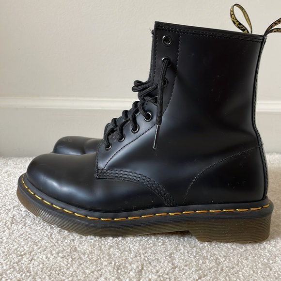 Doc Martins Boot, gently used - Picture 4 of 16